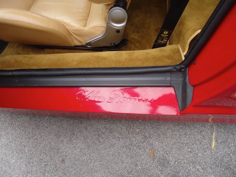 Image 16/32 of Alfa Romeo SZ (1990)