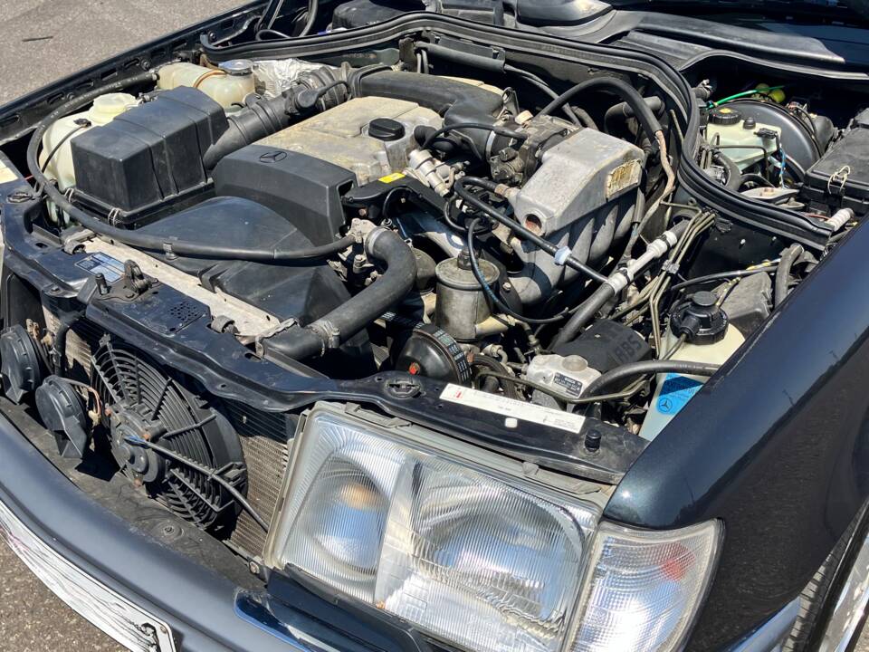 Bild 38/41 von Mercedes-Benz E 220 T (1995)