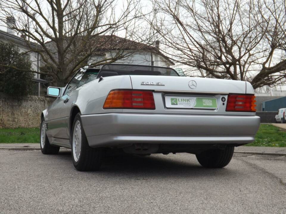 Image 6/50 de Mercedes-Benz 500 SL (1991)
