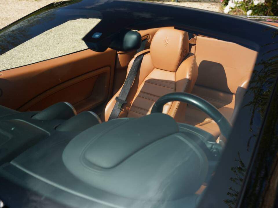 Bild 50/50 von Ferrari California (2010)