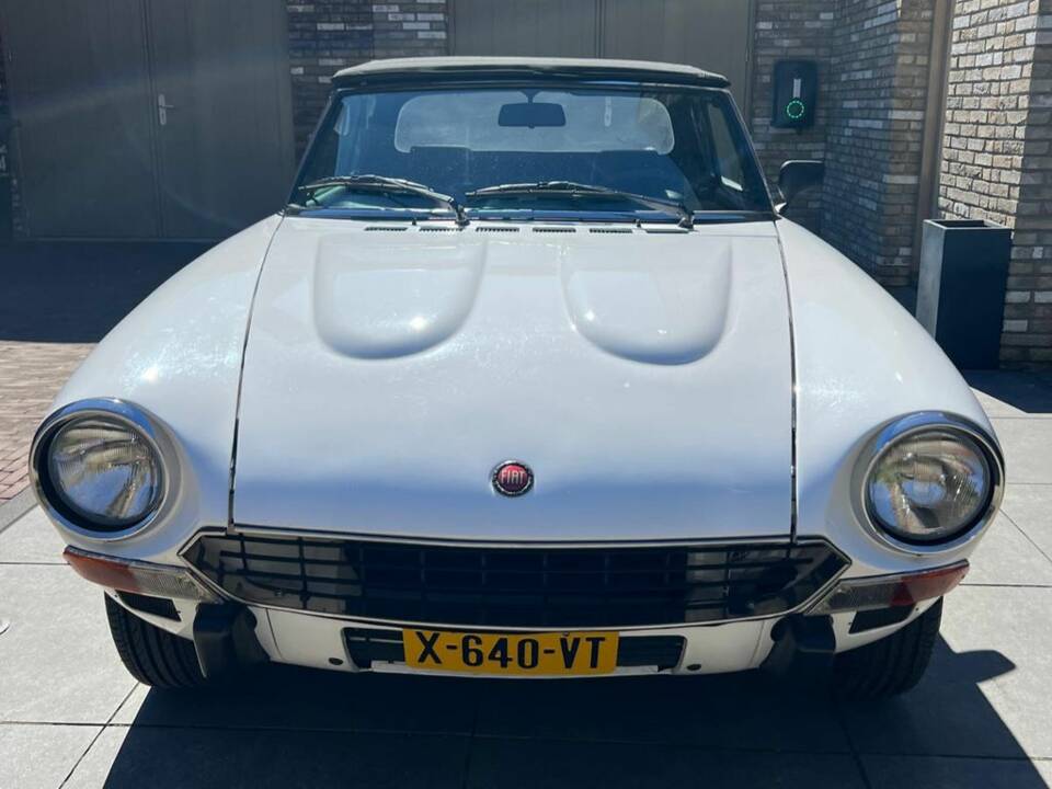 Image 5/8 of FIAT Spider 2000 Pininfarina 50th Anniversary Edition (1979)