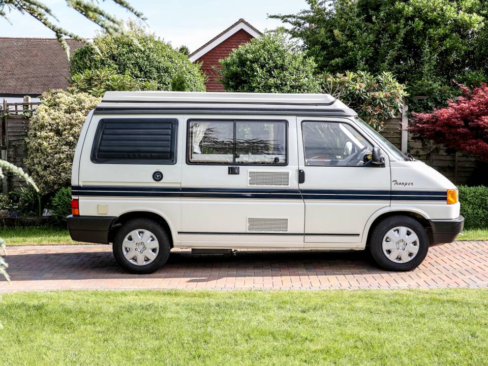 Image 33/37 of Volkswagen T4 California 2.0 (1996)