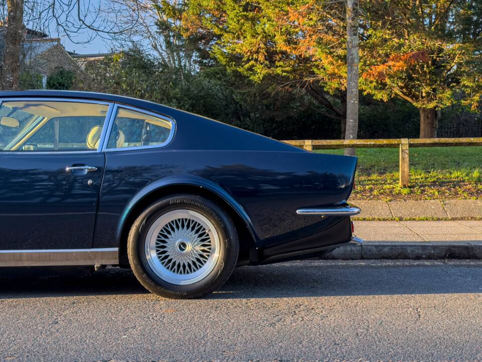 Afbeelding 10/22 van Aston Martin V8 Vantage X-Pack (1987)