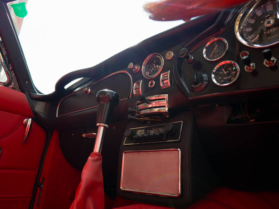 Bild 34/62 von Aston Martin DB 6 Mk II Volante (1970)