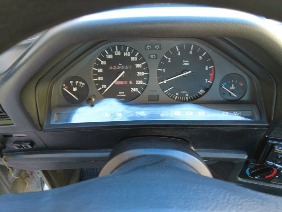 Image 7/19 of BMW 318i (1989)