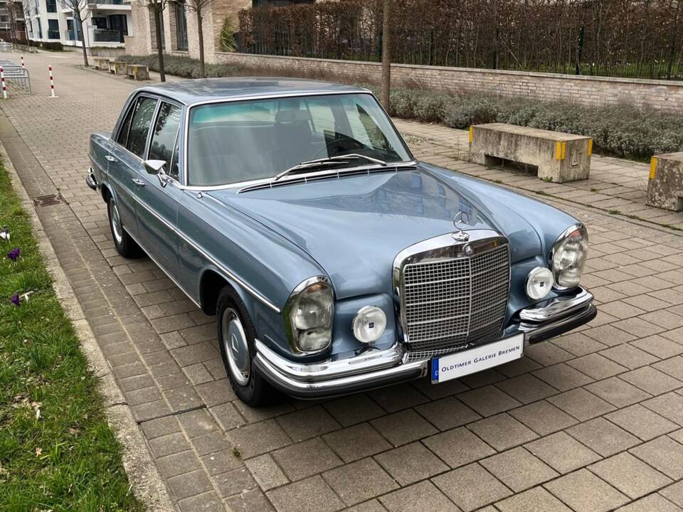 Image 2/10 of Mercedes-Benz 280 SE 3,5 (1972)