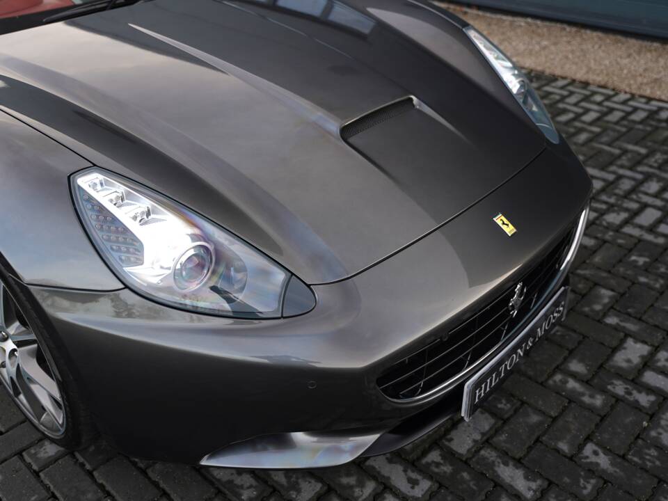 Image 25/50 of Ferrari California (2009)