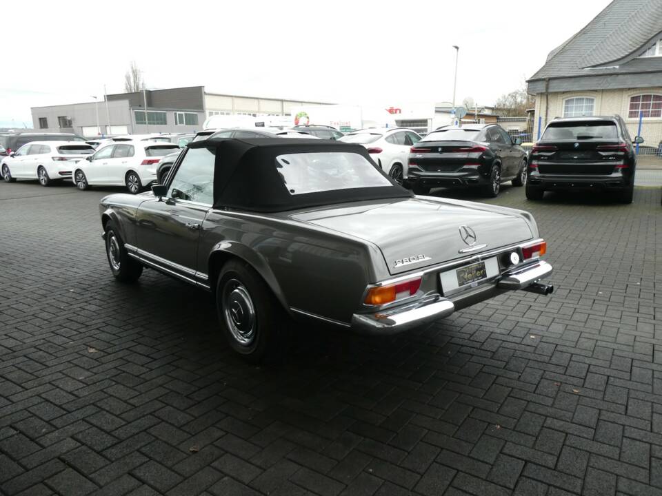 Image 6/27 of Mercedes-Benz 280 SL (1968)