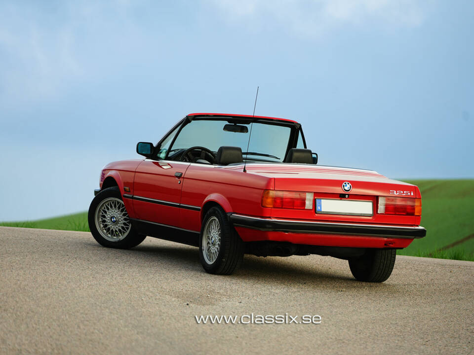 Bild 28/29 von BMW 325i (1990)