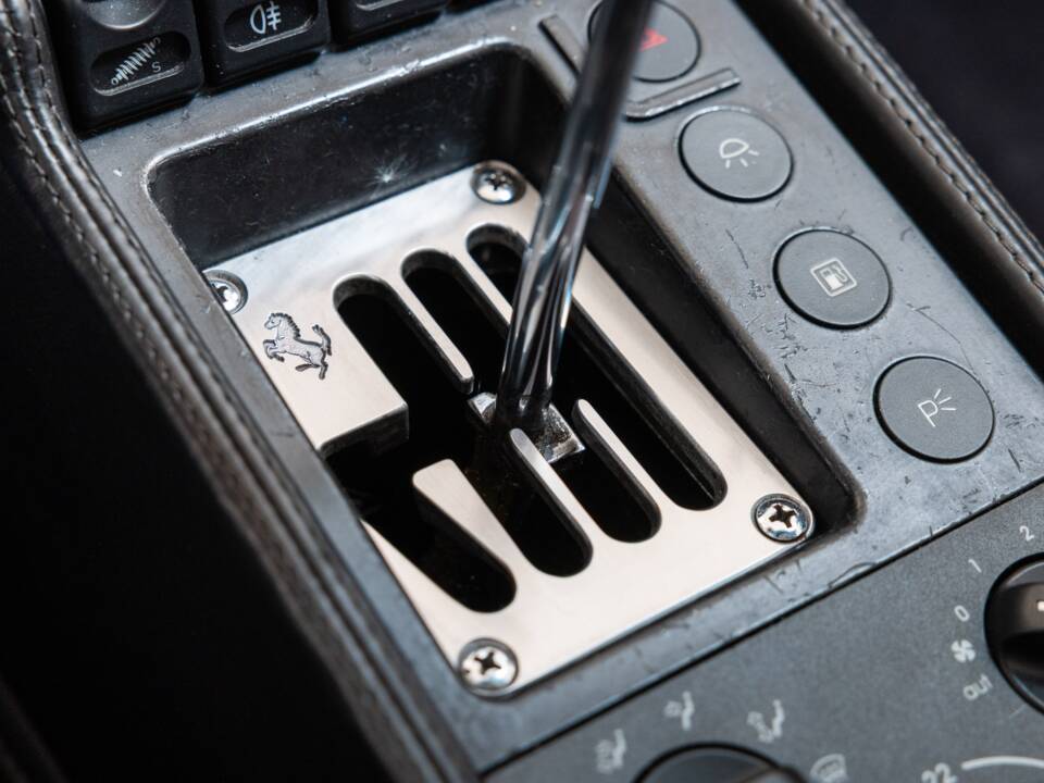 Afbeelding 17/40 van Ferrari F 355 Berlinetta (1996)