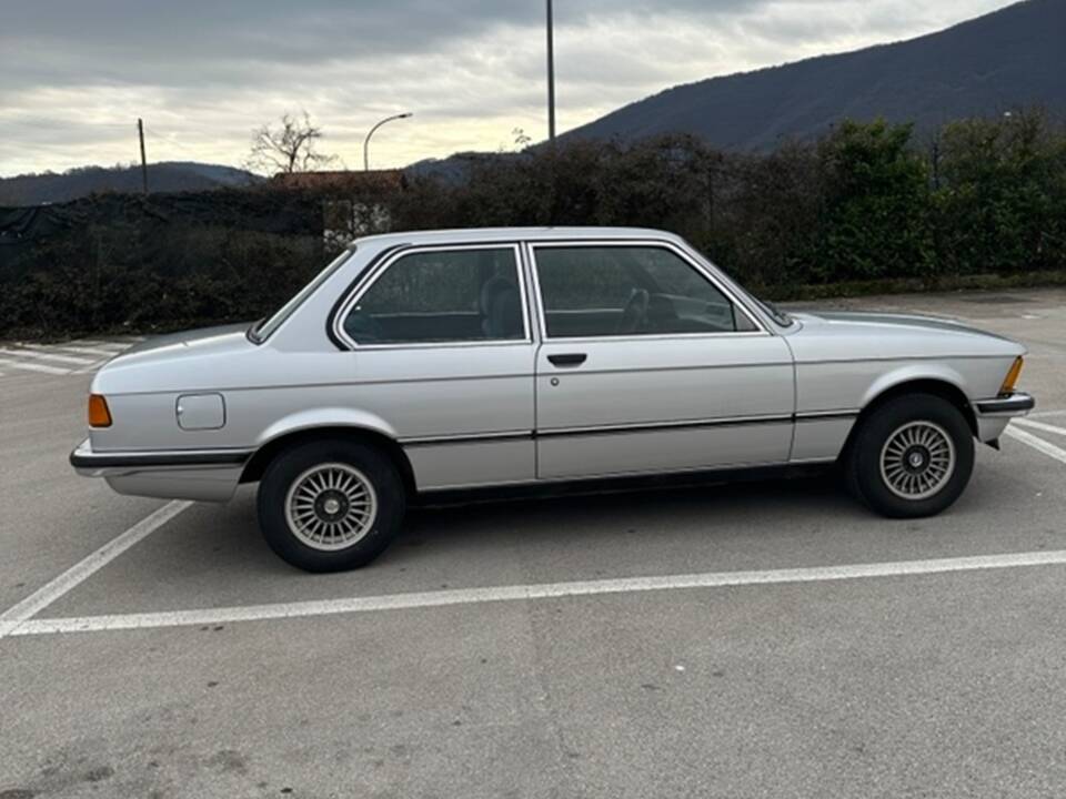 Image 5/9 of BMW 320 (1981)