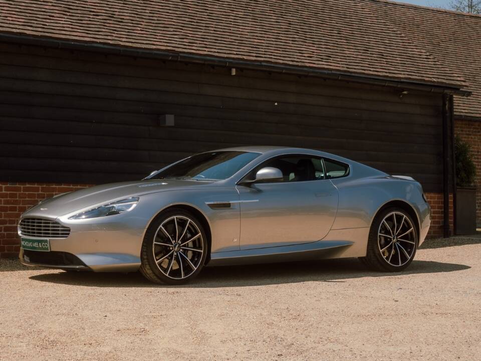 Image 34/96 of Aston Martin DB 9 GT "Bond Edition" (2015)