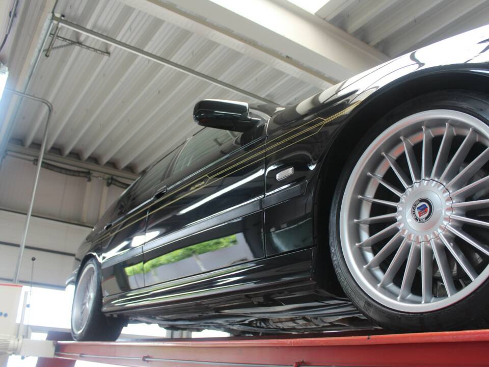 Immagine 7/50 di ALPINA B10 V8 Touring (1998)