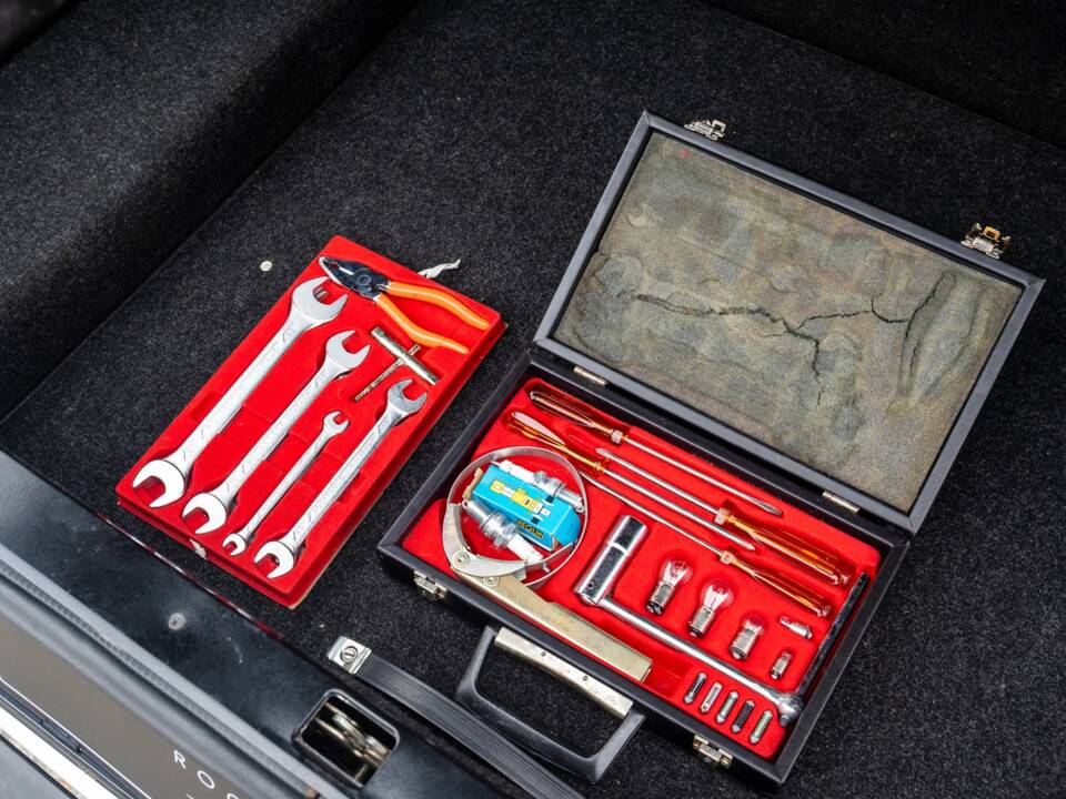 Image 34/38 of Ferrari 400i (1981)