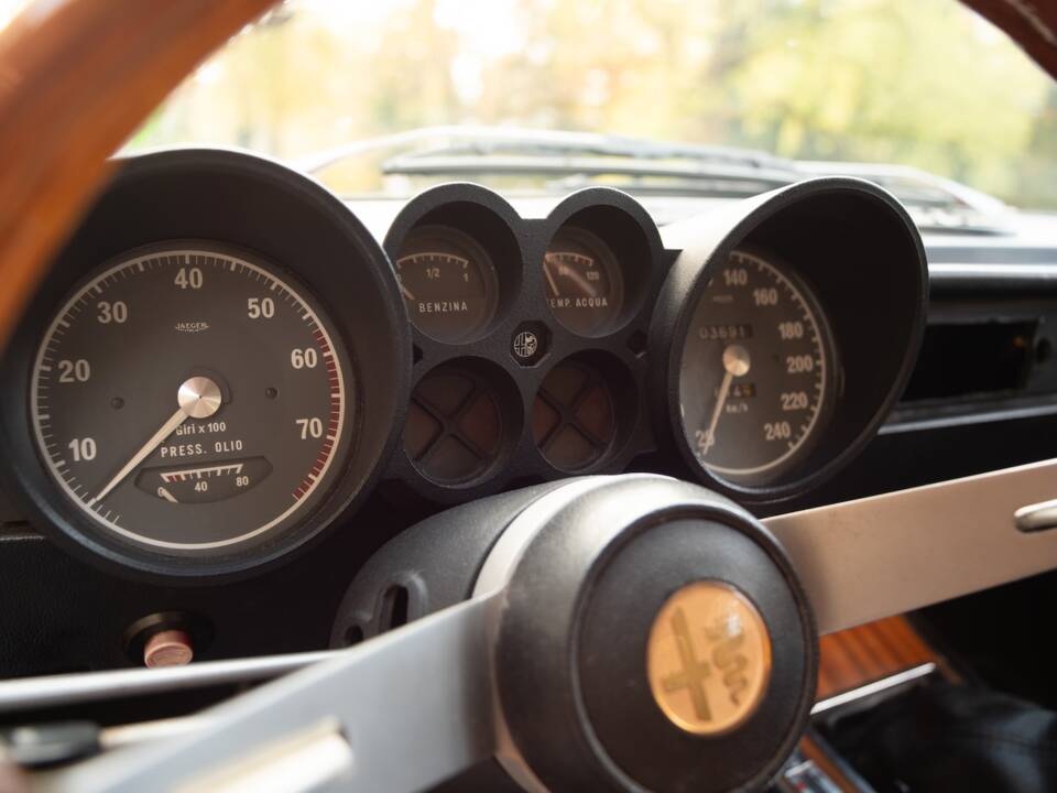 Image 20/28 of Alfa Romeo 2000 GT Veloce (1972)