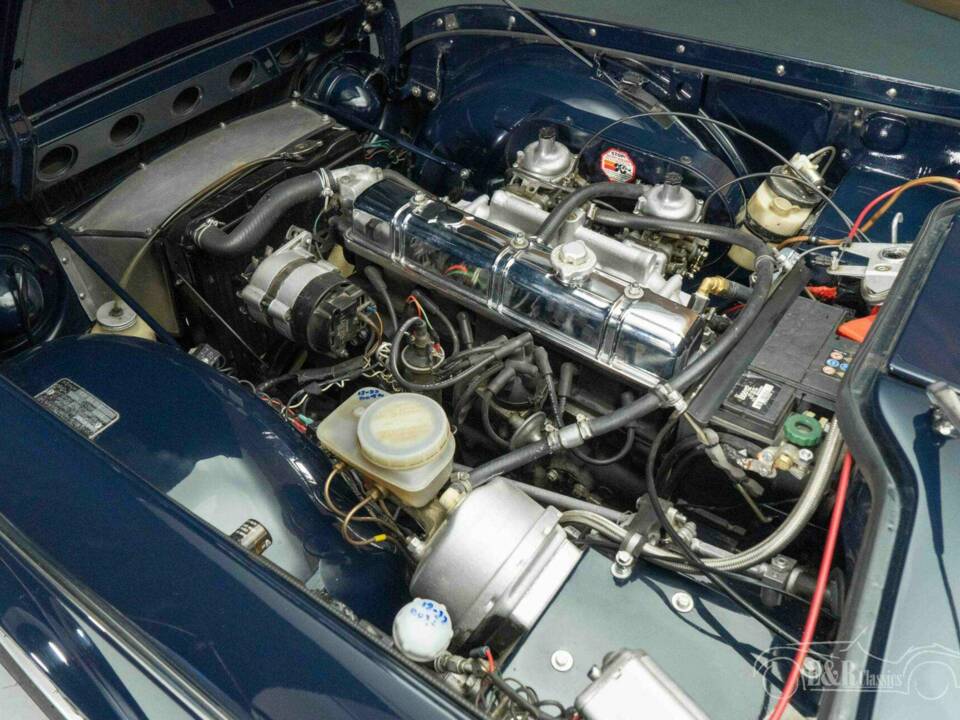 Image 3/19 of Triumph TR 250 (1968)