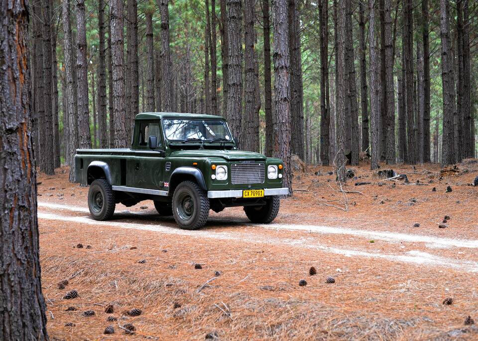 Image 2/7 of Land Rover 90 (1989)