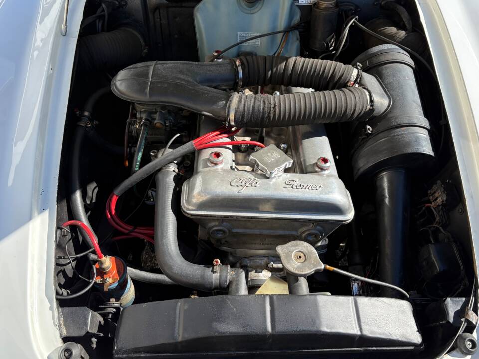 Image 12/23 of Alfa Romeo Giulia 1600 Spider (1963)