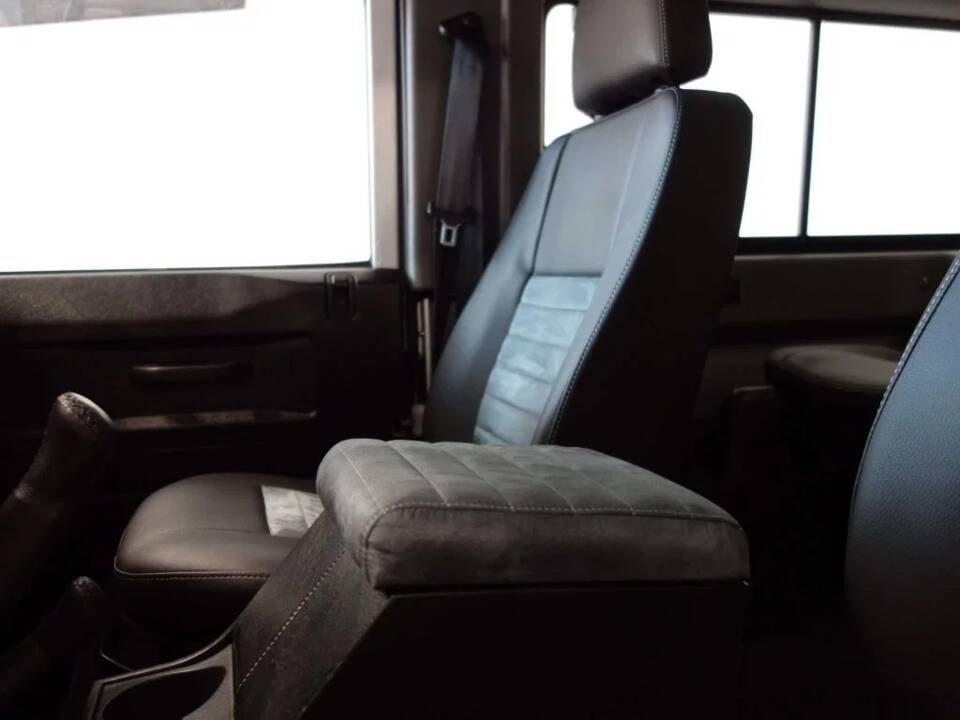 Image 14/15 of Land Rover Defender 90 (2010)