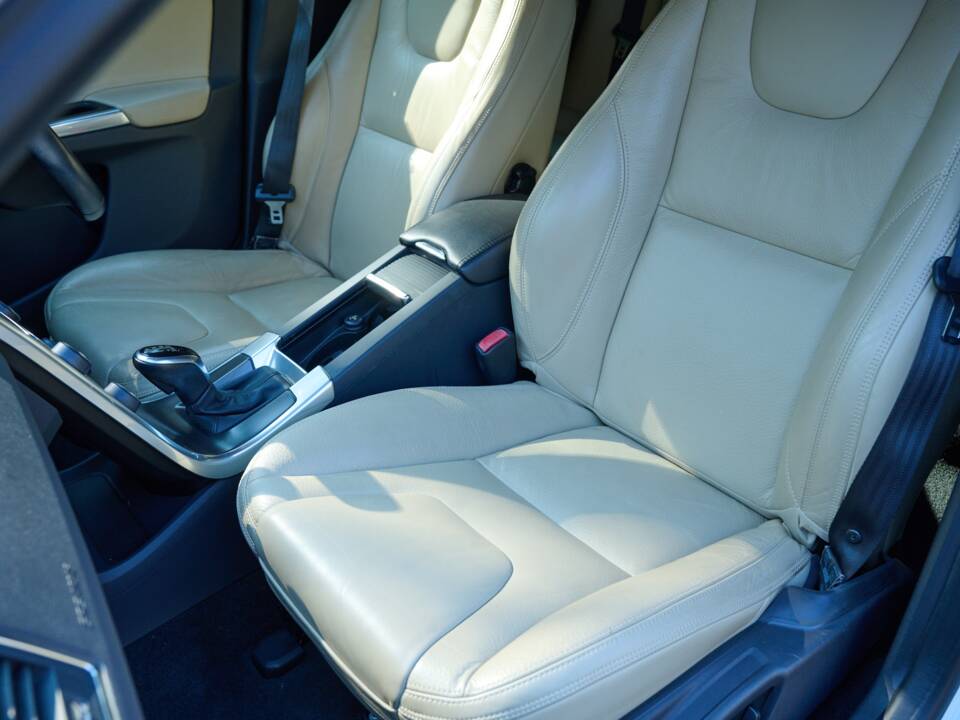 Image 26/50 of Volvo XC60 T5 (2013)