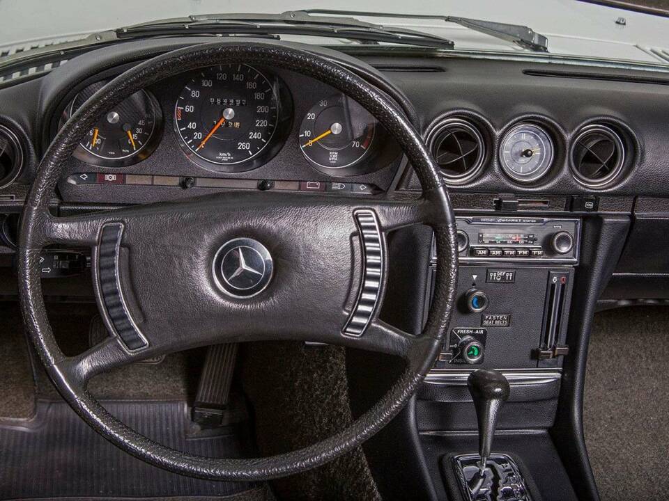 Image 27/30 of Mercedes-Benz 350 SL (1972)