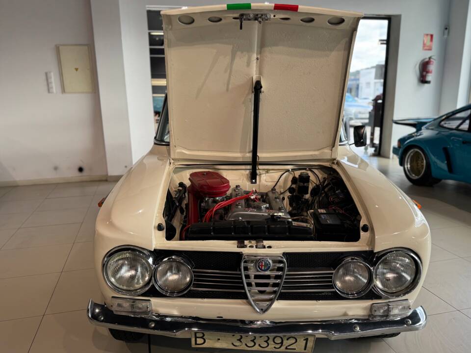 Image 18/47 of Alfa Romeo Giulia 1600 TI (1963)