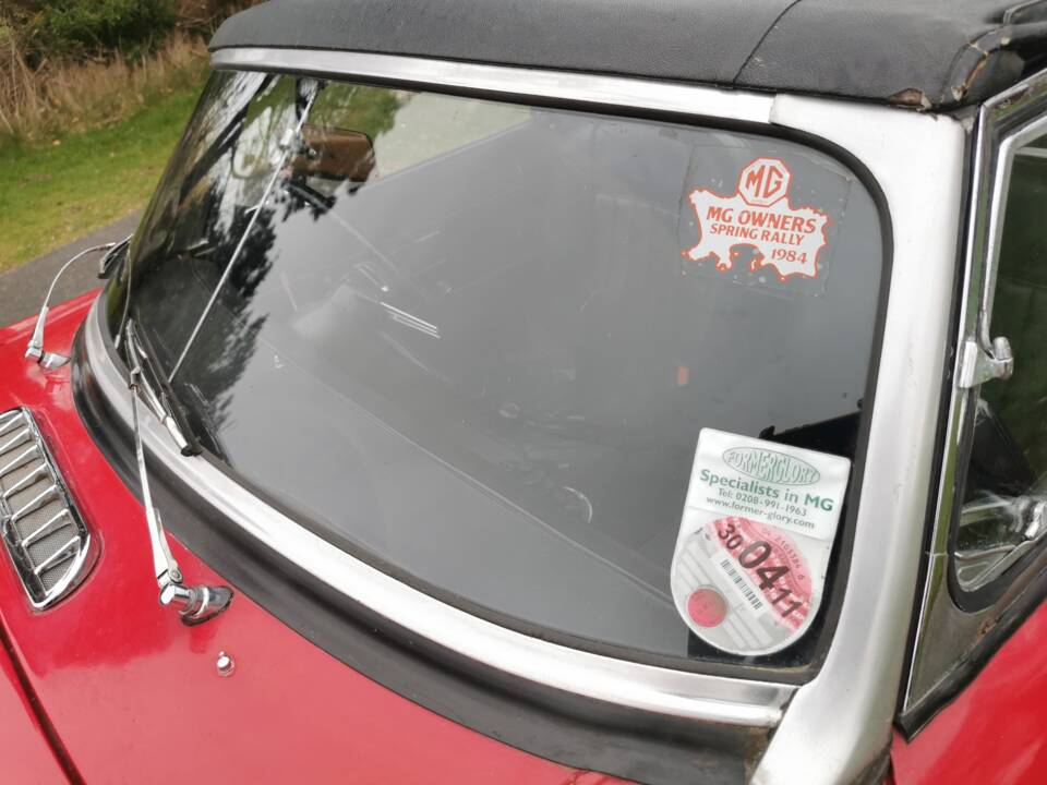 Image 29/58 of MG MGB (1968)