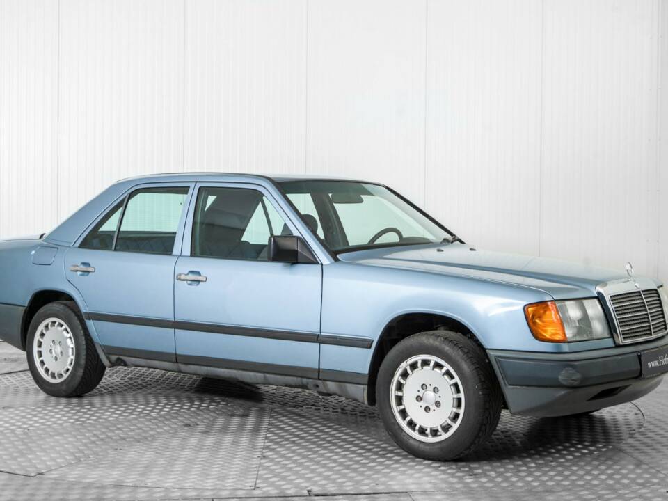 Bild 5/50 von Mercedes-Benz 230 E (1985)