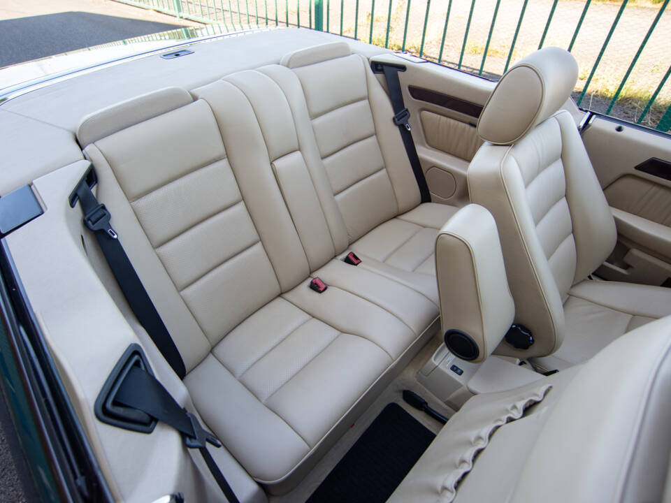 Image 15/26 of Mercedes-Benz E 320 (1996)