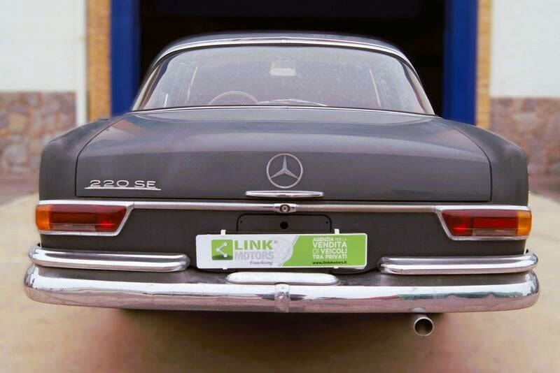 Image 5/8 of Mercedes-Benz 220 SE b (1962)