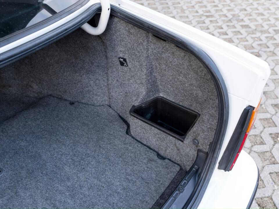 Image 43/55 of BMW 525ix (1993)