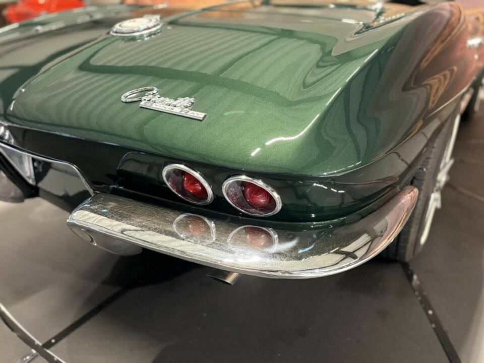 Obraz 21/50 pojazdu Chevrolet Corvette Sting Ray Convertible (1965)