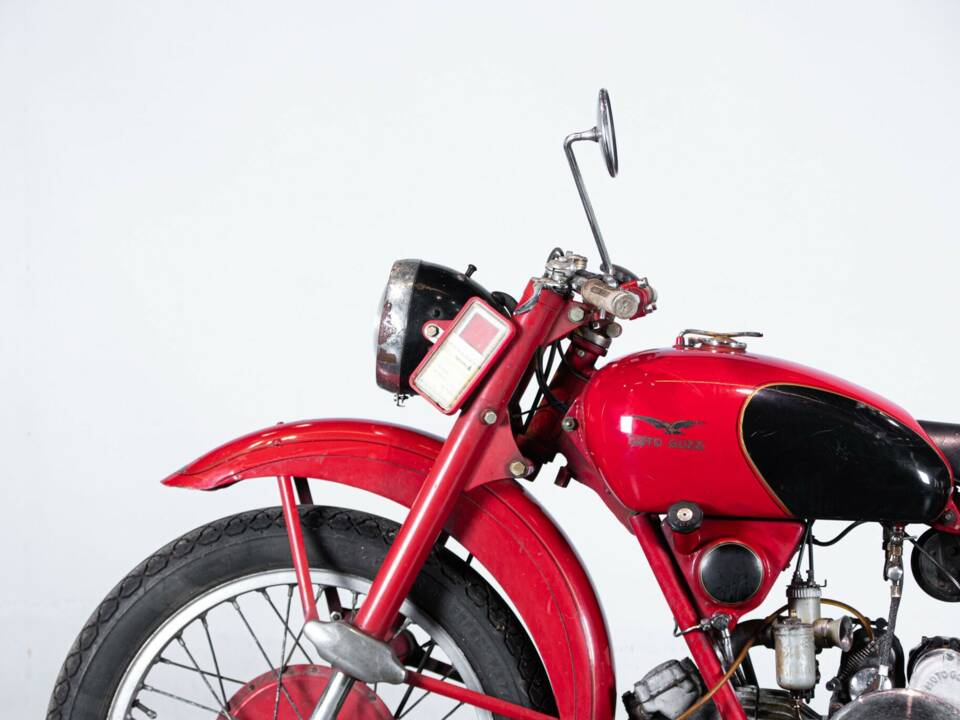 Image 23/50 de Moto Guzzi 250 SS (1950)