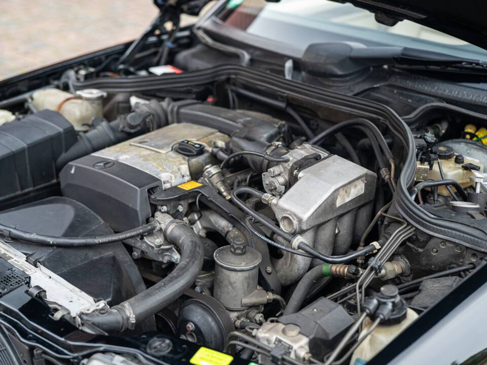 Image 10/83 de Mercedes-Benz E 220 (1996)