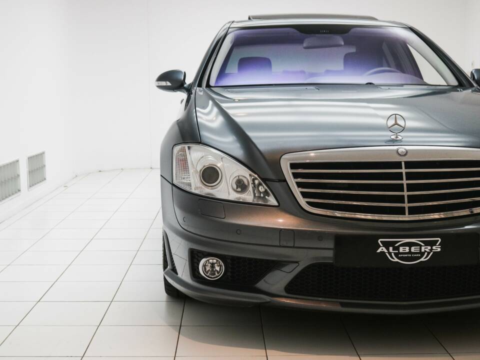 Bild 14/18 von Mercedes-Benz S 63 AMG (2007)