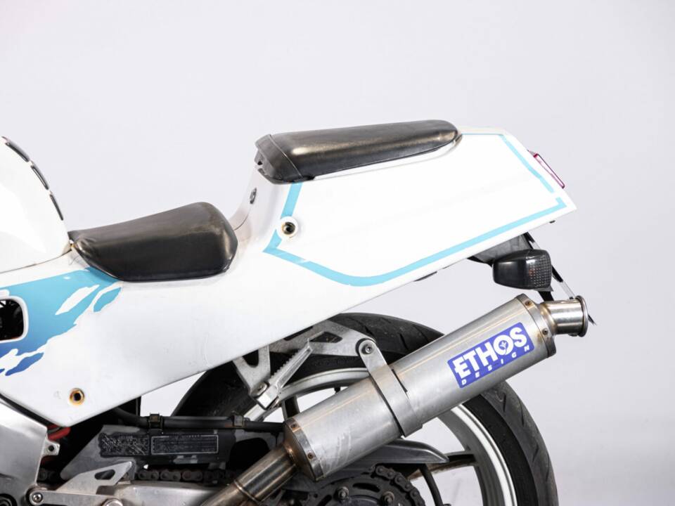 Immagine 16/45 di Honda VFR 400 R (1992)