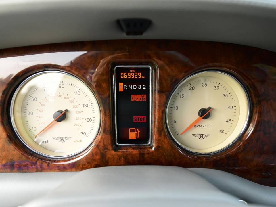 Afbeelding 31/50 van Bentley Arnage Red Label (2002)