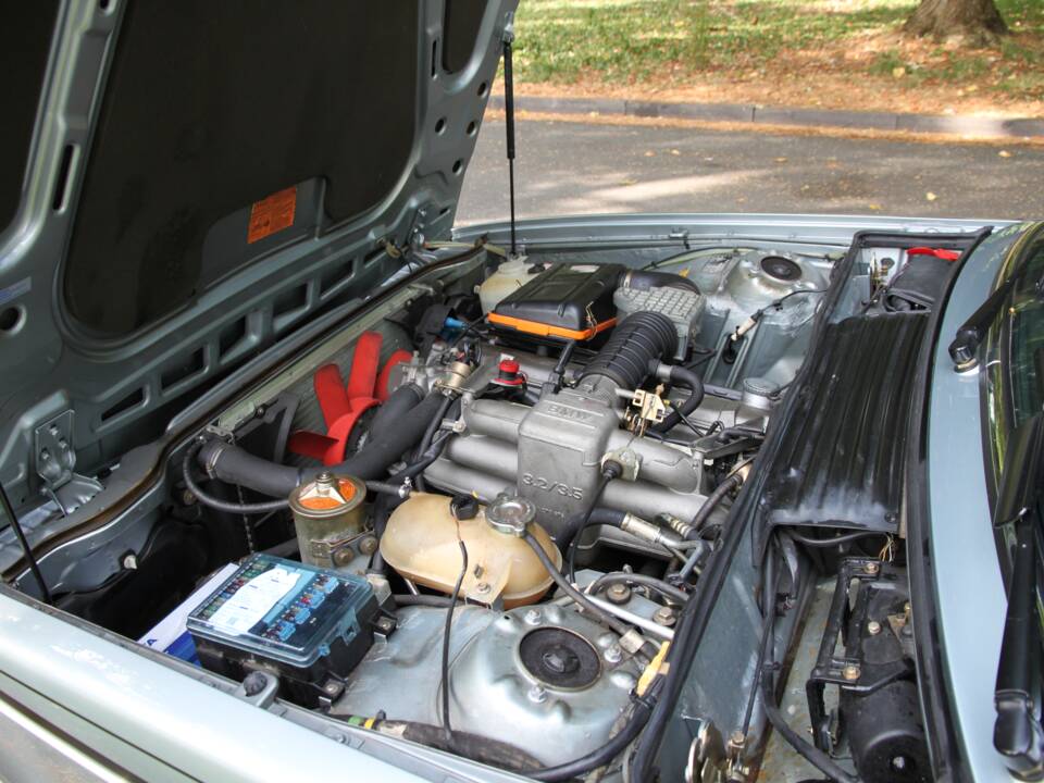 Image 25/36 of BMW 635 CSi (1984)