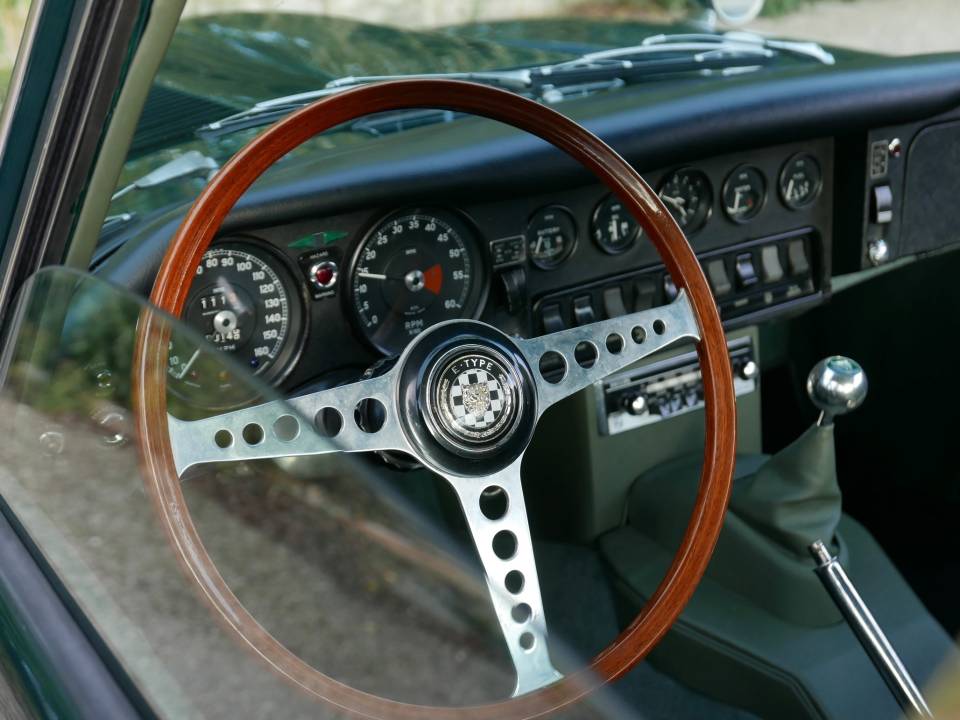 Afbeelding 23/50 van Jaguar E-Type (1968)