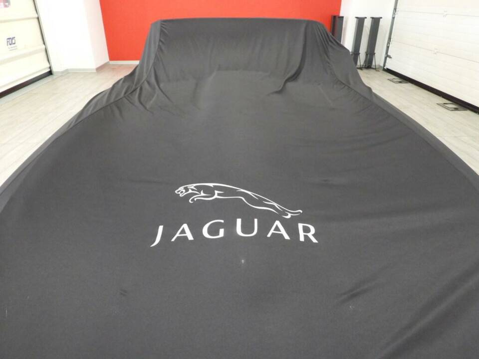 Image 13/15 de Jaguar E-Type (1968)