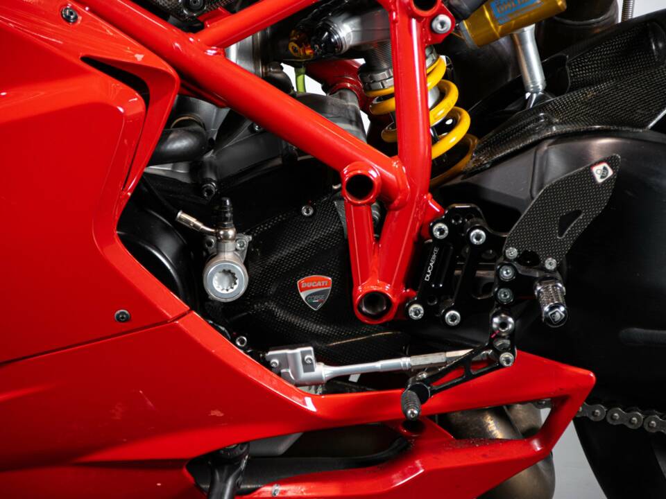 Immagine 27/50 di Ducati DUMMY (2011)