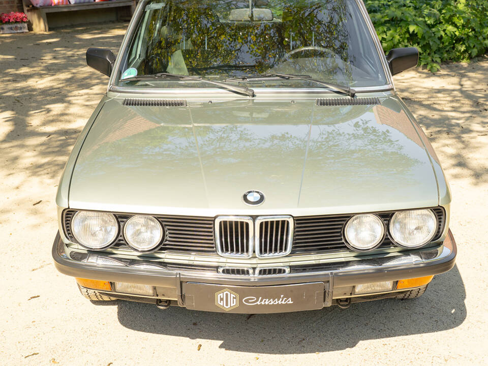 Image 13/63 of BMW 528i (1984)