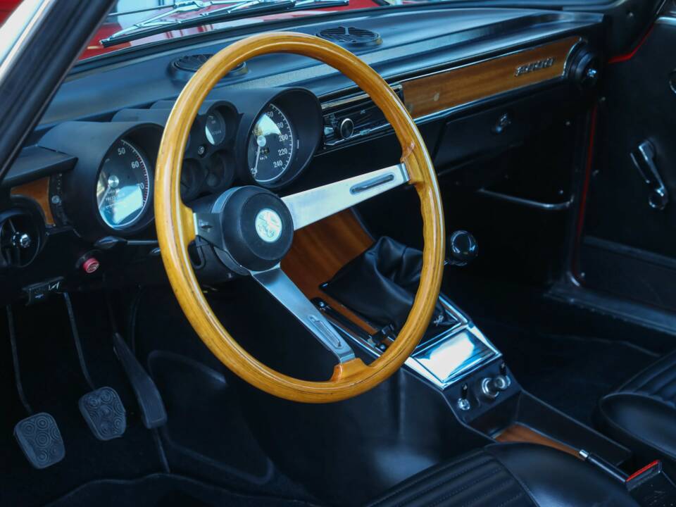 Imagen 3/50 de Alfa Romeo 2000 GT Veloce (1972)