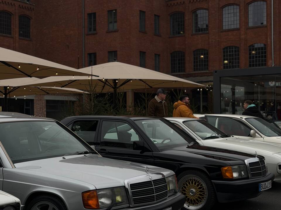 Immagine 15/49 di Mercedes-Benz 190 E (1990)