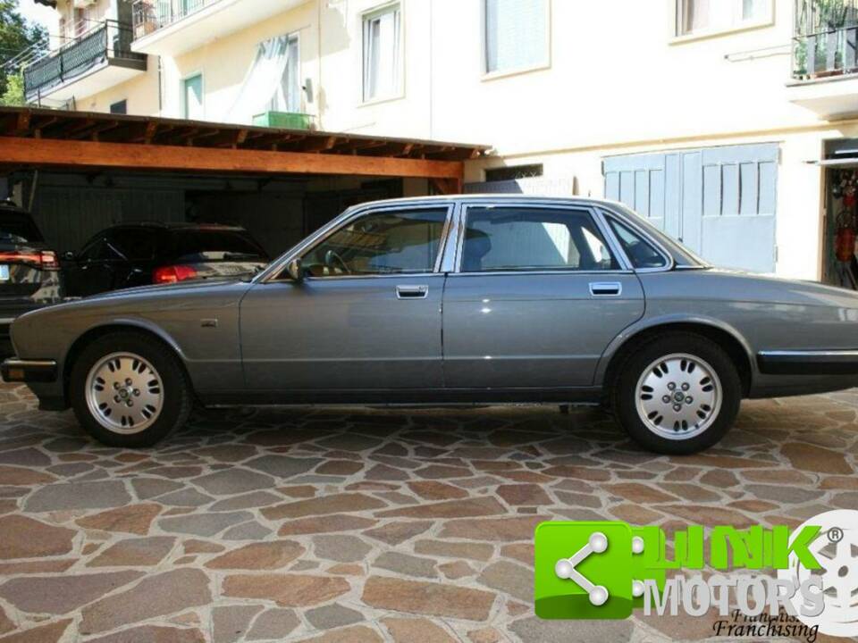 Image 2/10 de Jaguar Sovereign 2.9 (1989)