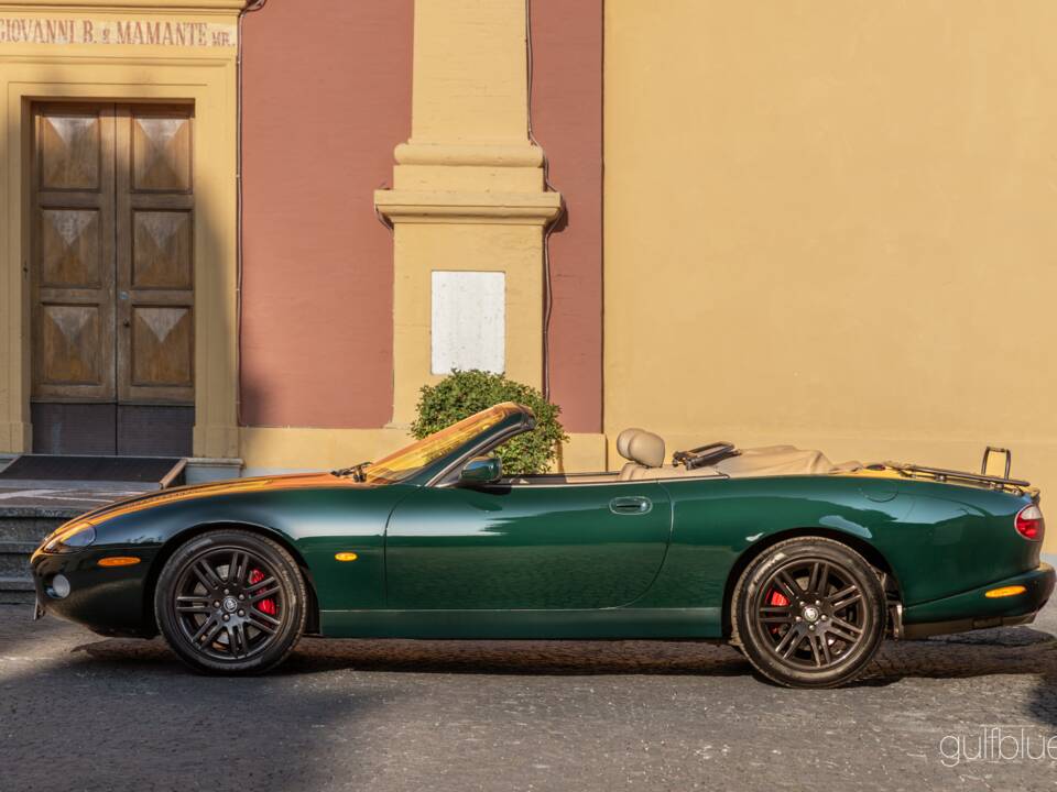 Image 50/70 of Jaguar XKR (2004)