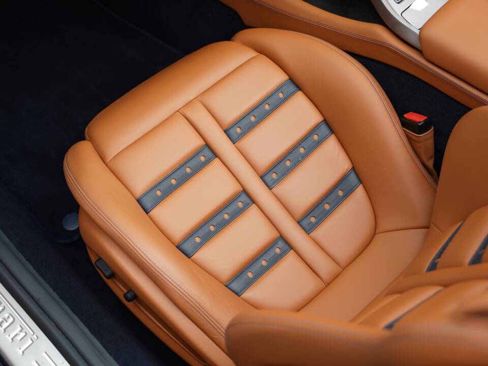 Image 20/50 de Ferrari California (2012)