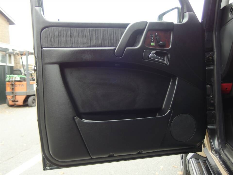 Bild 51/99 von Mercedes-Benz G 500 (lang) (2003)