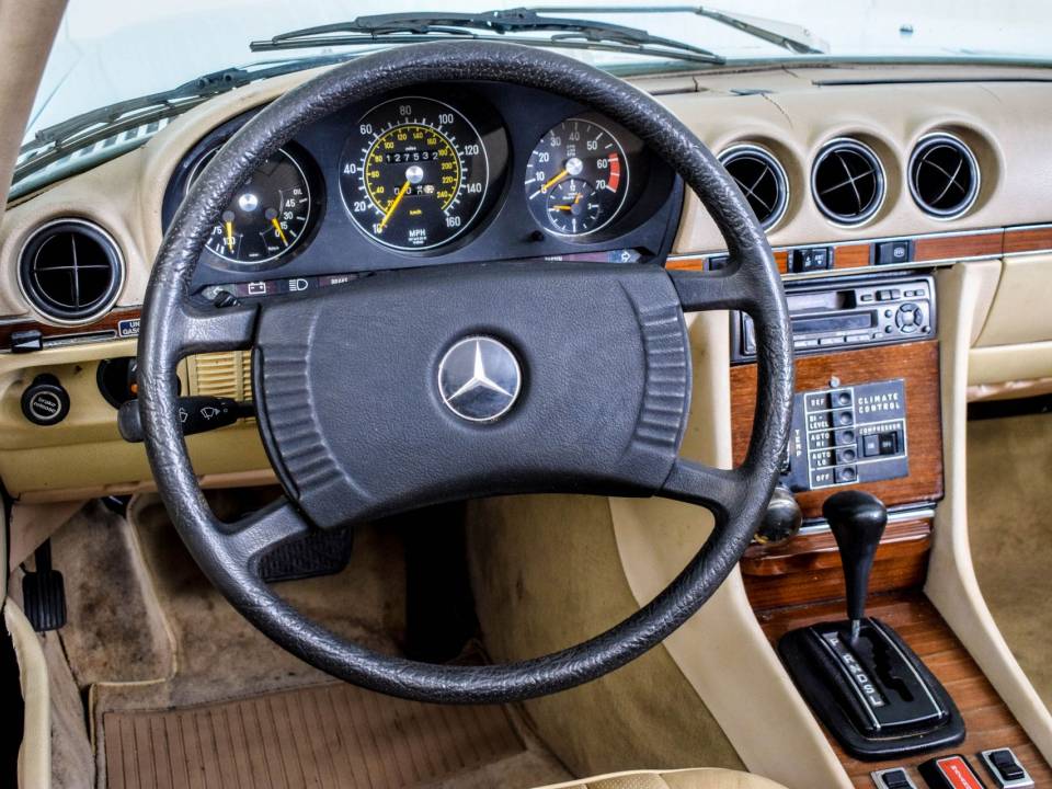 Imagen 29/50 de Mercedes-Benz 450 SL (1978)