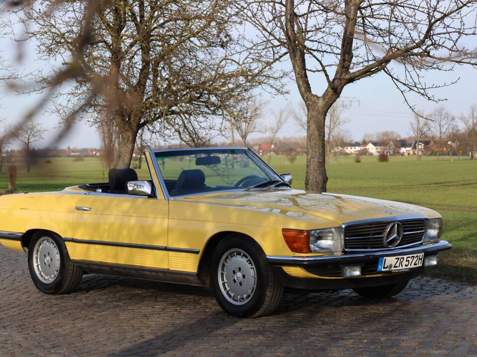 Image 1/50 of Mercedes-Benz 500 SL (1983)